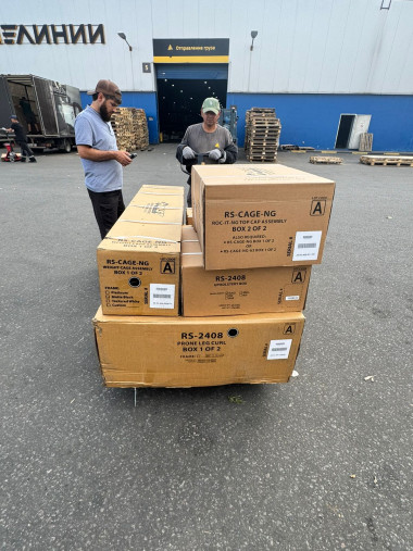 Сгибание ног лежа HOIST ROC-IT RS-2408 тренажер грузоблочный со стеком 81кг